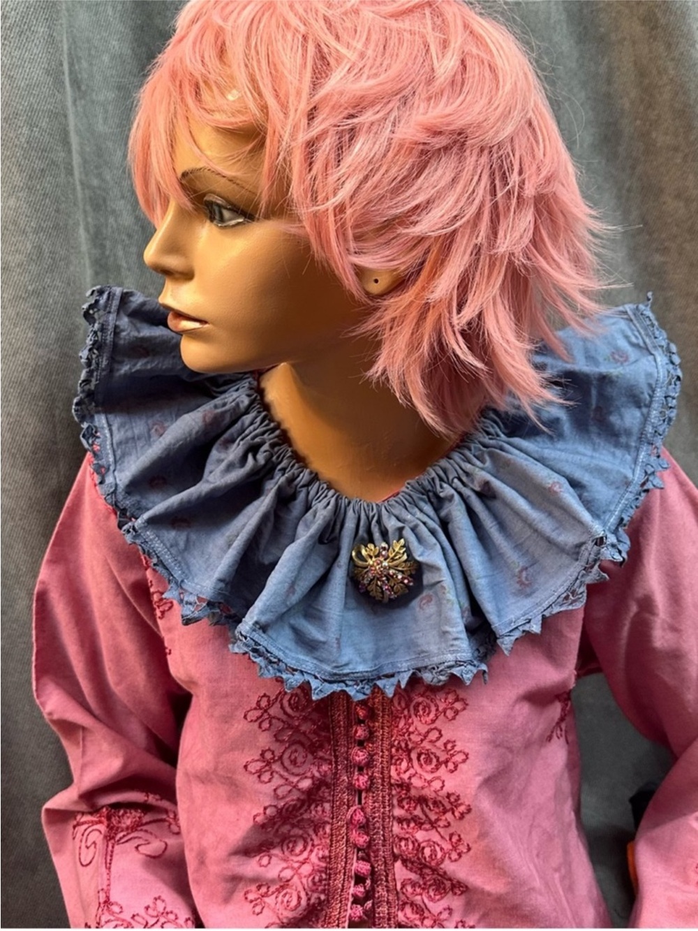 Vintage ruffle clown collar